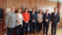 Ampliar foto: Reunin de los miembros de la Unin de Colegios Sanitarios de Zaragoza (Ucosaz)  en la Consejera de Sanidad del Gobierno de Aragn