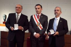 Ampliar foto: Carlos Carnicer, miembro del Colegio de Abogados de Zaragoza, reconocido por la Diputacin Provincial