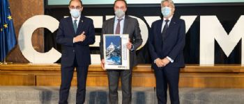 Ampliar foto: La Asociación de Colegios Profesionales de Aragón recibe el Premio Especial de Cepyme