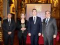 El presidente del Colegio Oficial de Farmacéuticos de Zaragoza, Ramón Jordán, recibe la medalla de oro de la Academia de Farmacia Reino de Aragón