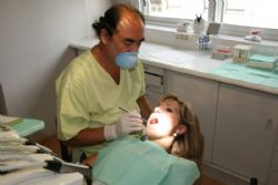 Ampliar foto: Dentistas aragoneses  realizarán revisiones gratuitas de las encías