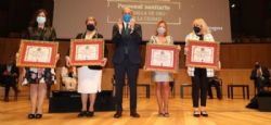 Ampliar foto: Los profesionales sanitarios reciben la Medalla de Oro de la Ciudad de Zaragoza 2020 